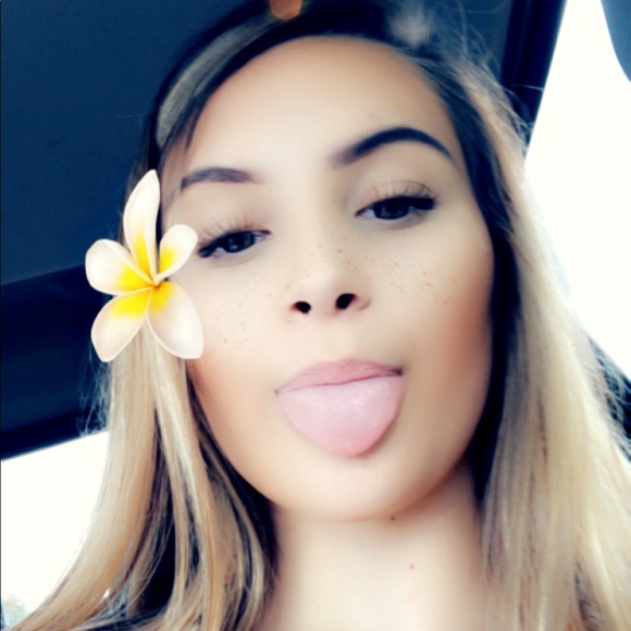 Meet your Posher, Lauren - Picture 1 of 7